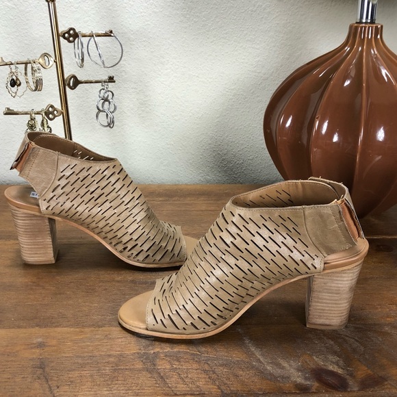 Steve Madden Tan Leather Laser Cut Open Toe Heels - Picture 4 of 8